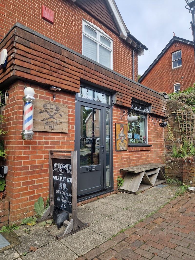 5★ on Google. 550 Reviews. Studio H Is Horndean's Hairdresser with a Growing Fanbase.